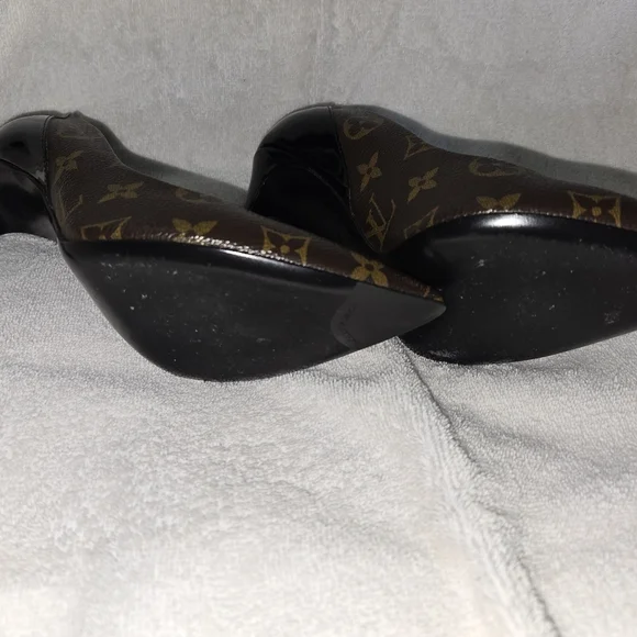 Louis Vuitton Brown and Black Heels - Picture 3 of 9